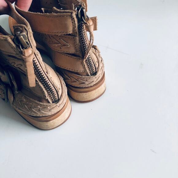 Revolve Latigo 'Rami' Women's 6.5 Sandal Birch Leather Boho Hippie - Picture 4 of 11